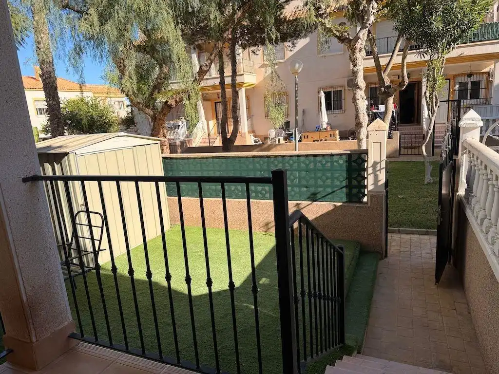 Jardí de Casa o xalet en venda en Orihuela amb Aire condicionat, Jardí privat i Terrassa