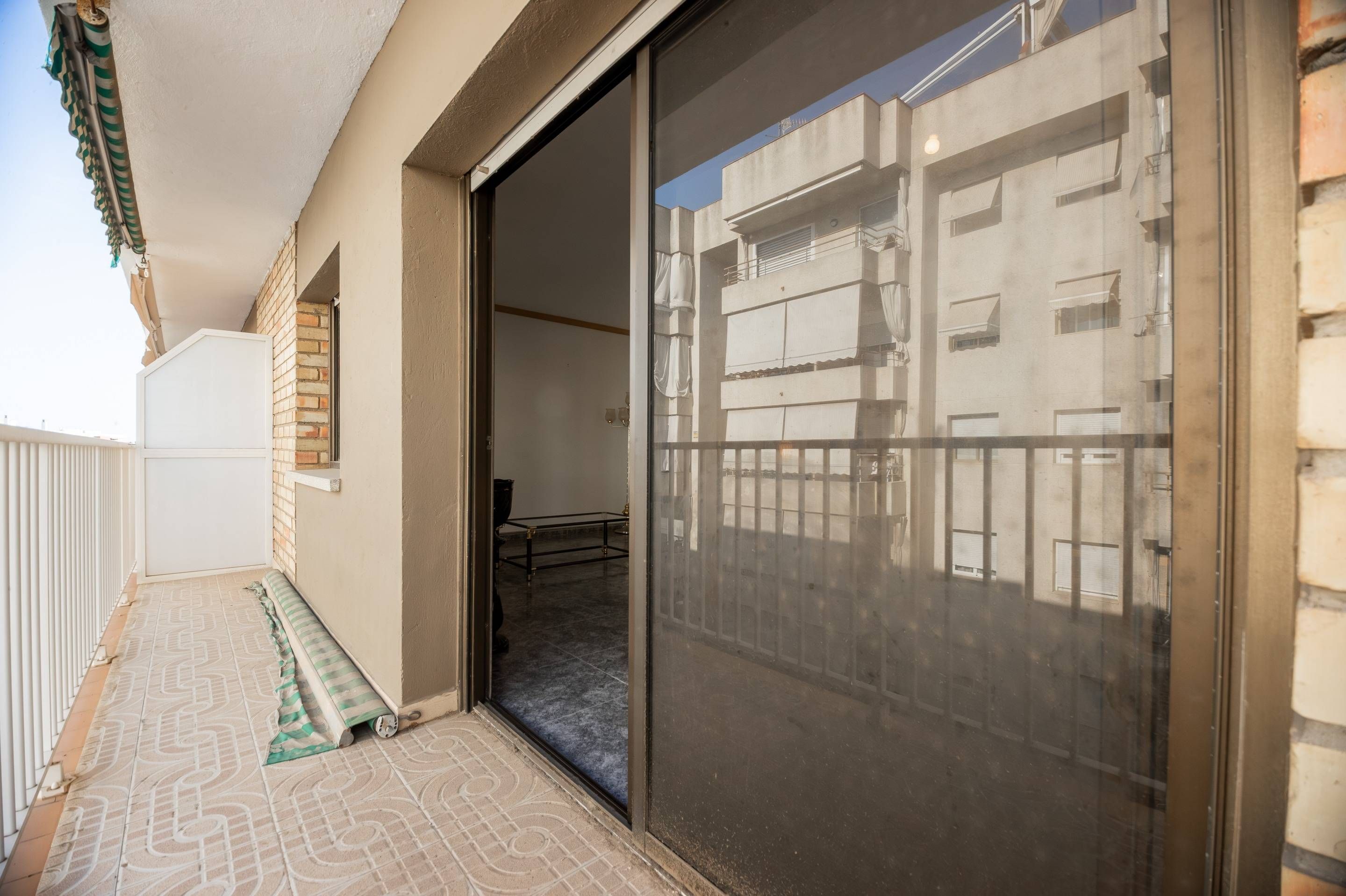 Vista exterior de Àtic en venda en Vilanova i la Geltrú amb Terrassa i Balcó