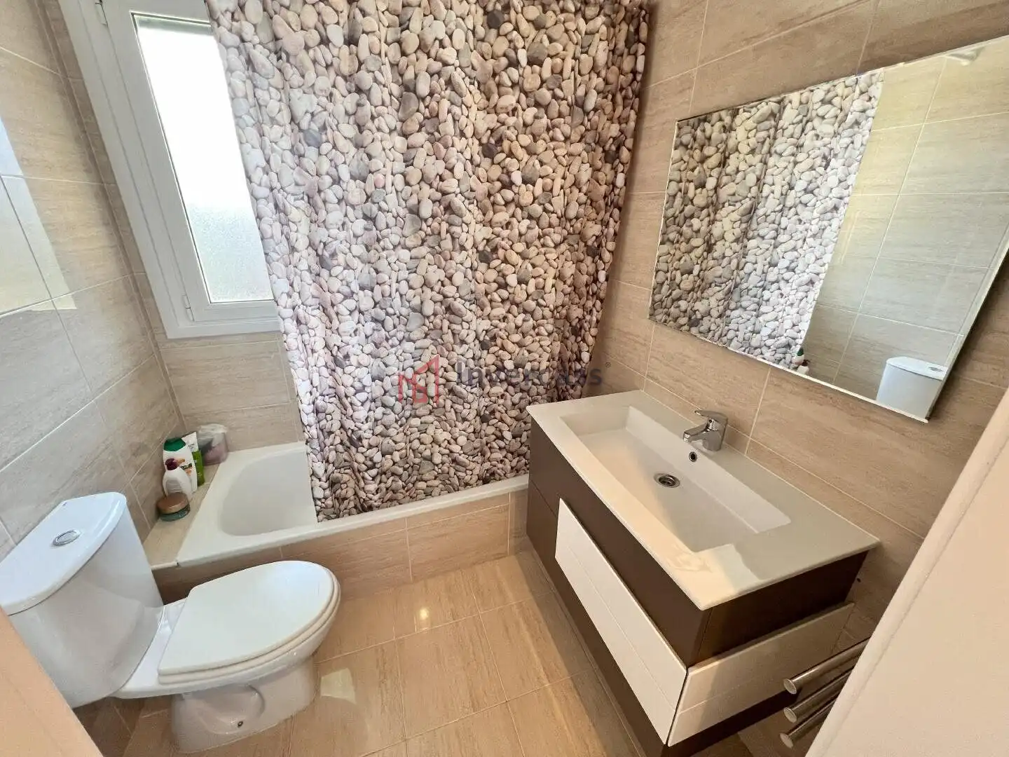 Baño de Casa adosada en venta en Castro-Urdiales con Jardín privado, Trastero y Piscina comunitaria