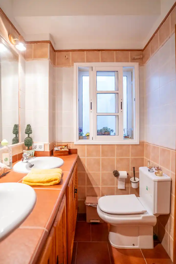 Bany de Casa adosada en venda en Garachico amb Jardí privat, Parquet i Traster