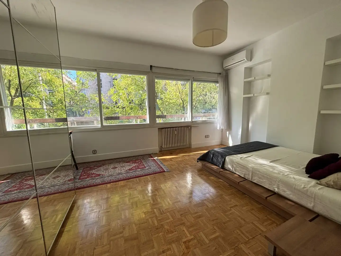 Schlafzimmer von Wohnung zur Miete in Madrid mit Klimaanlage, Heizung und Möbliert
