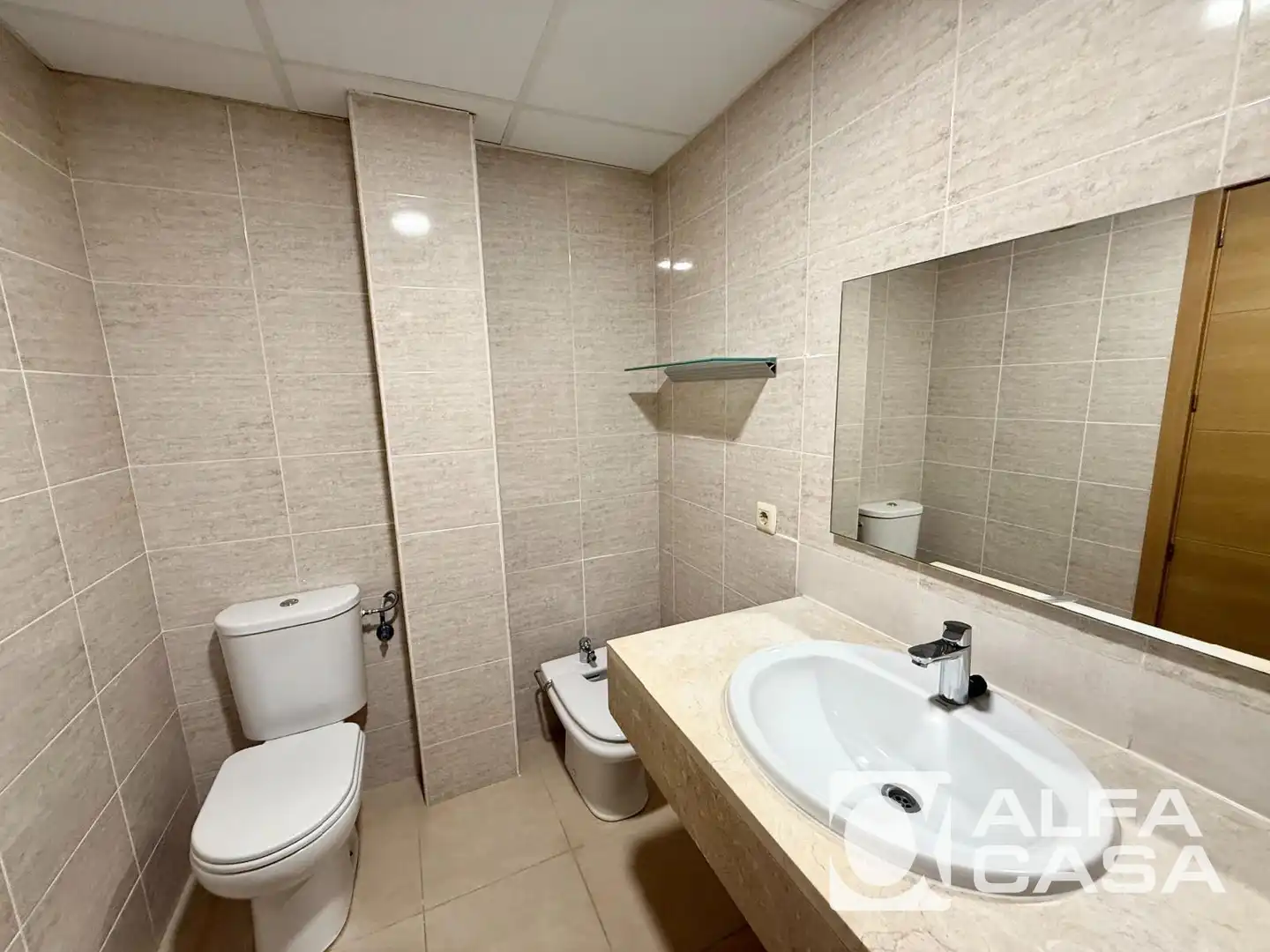 Badezimmer von Wohnung zum Verkauf in Lloret de Mar mit Klimaanlage, Heizung und Terrasse