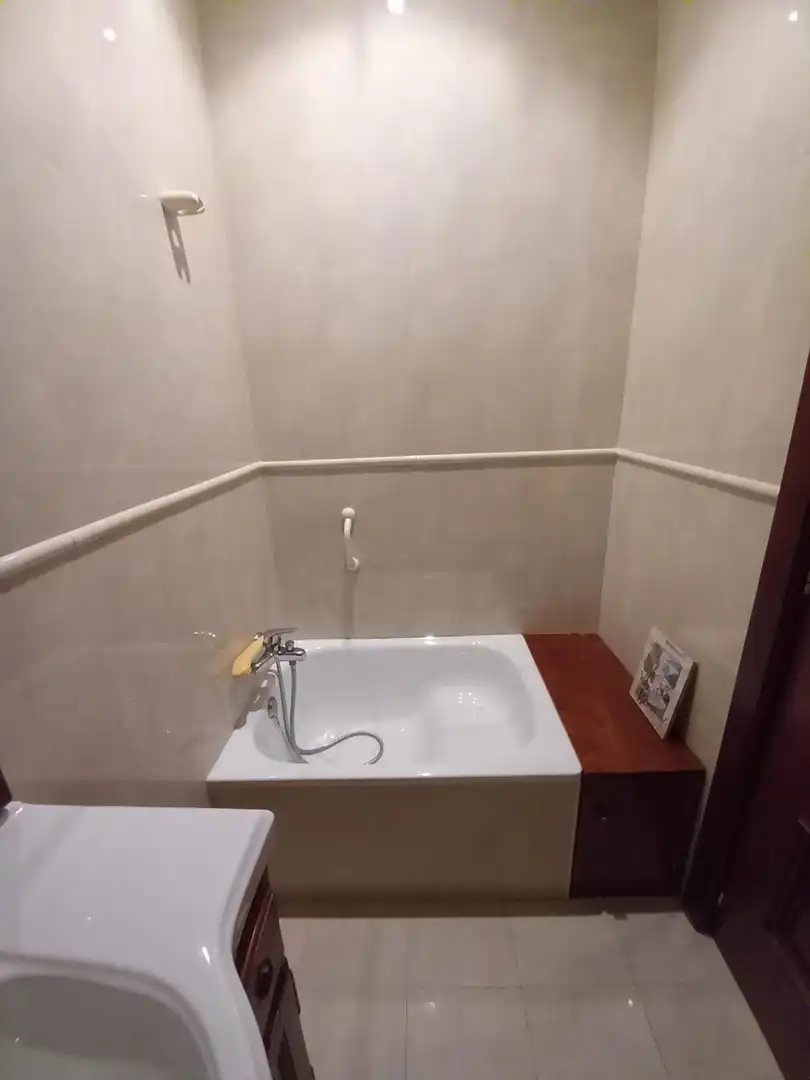 Baño de Piso en venta en Torrelavega  con Calefacción, Terraza y Trastero