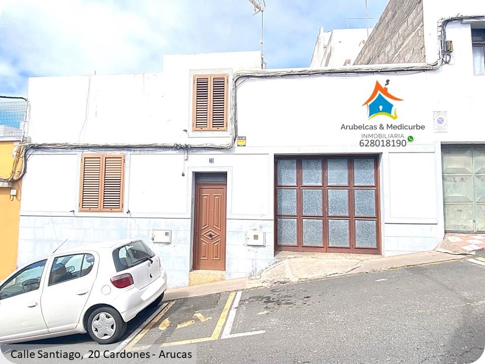 Vista exterior de Casa adosada en venta en Arucas con Amueblado, Horno y Alarma