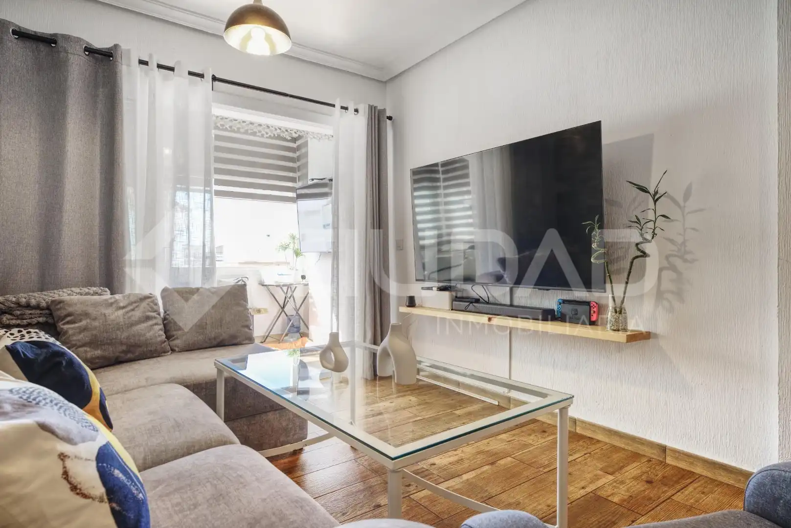Living room of Flat for sale in San Juan de Aznalfarache  with Air Conditioner