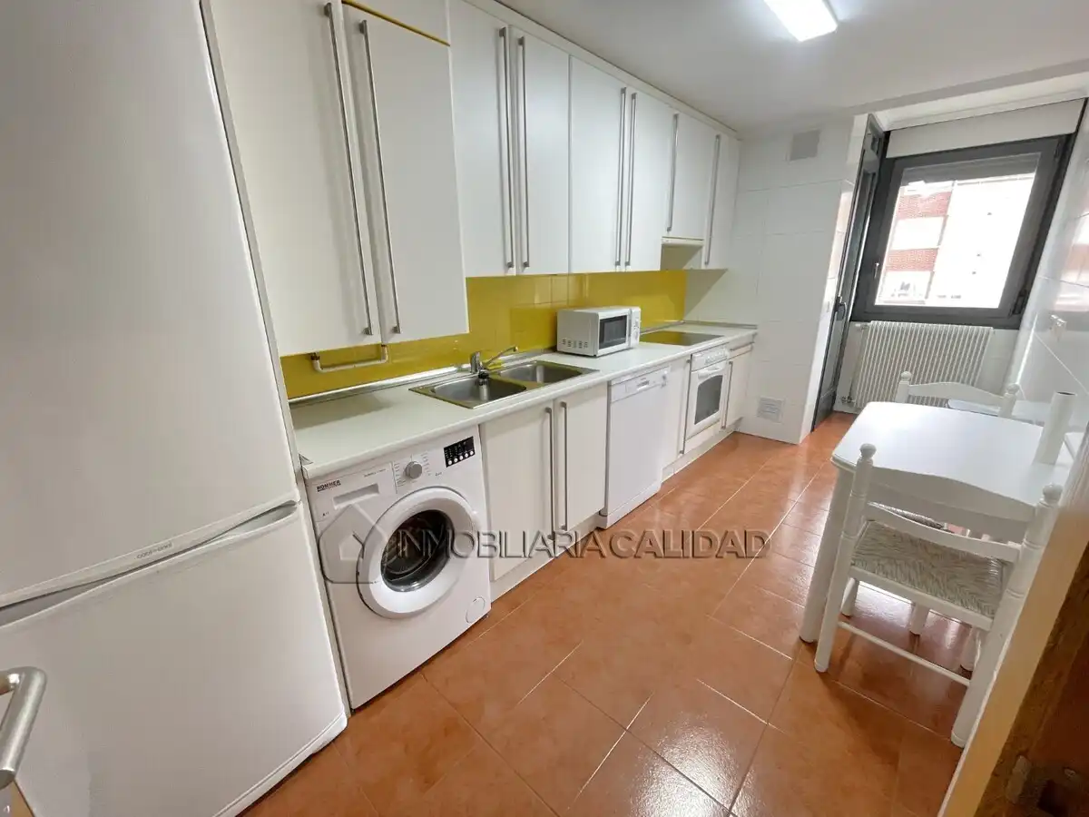Kitchen of Flat for rent in Burgos  with Heating and Furnished
