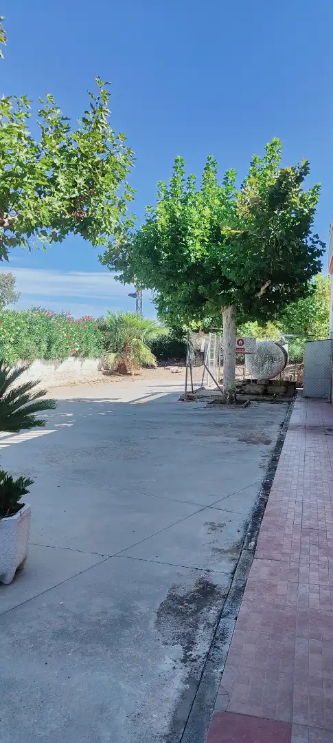 Parkplatz von Gebäude zum Verkauf in Villanueva de la Reina mit Alarm