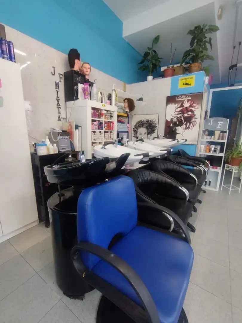 Local comercial en venta en A Malata - Catabois - Ciudad Jardín, imagen 2