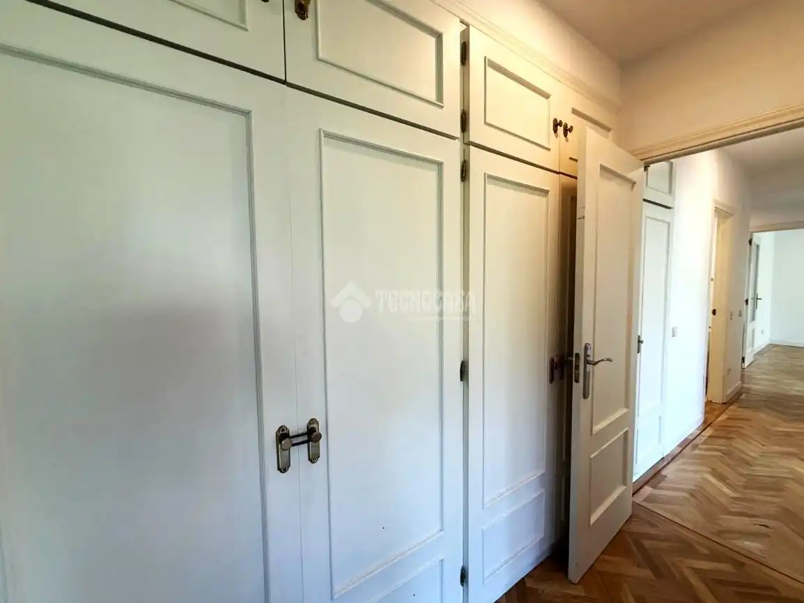Flat for rent in Madrid  with Parquet flooring, Storage room and Balcony