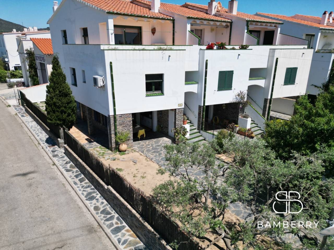 Vista exterior de Casa o xalet en venda en Cadaqués amb Aire condicionat, Jardí privat i Terrassa