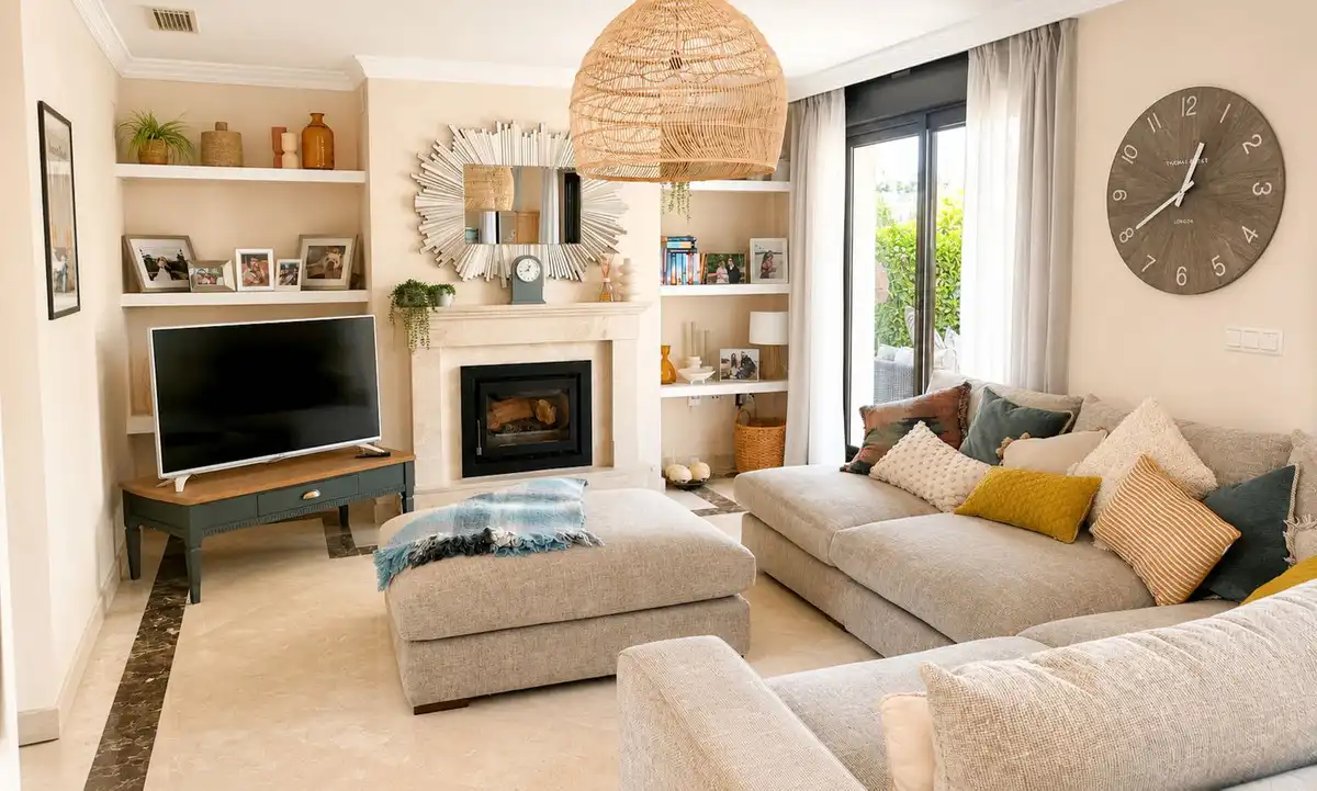 Sala de estar de Casa o chalet en venta en Estepona con Aire acondicionado, Jardín privado y Terraza