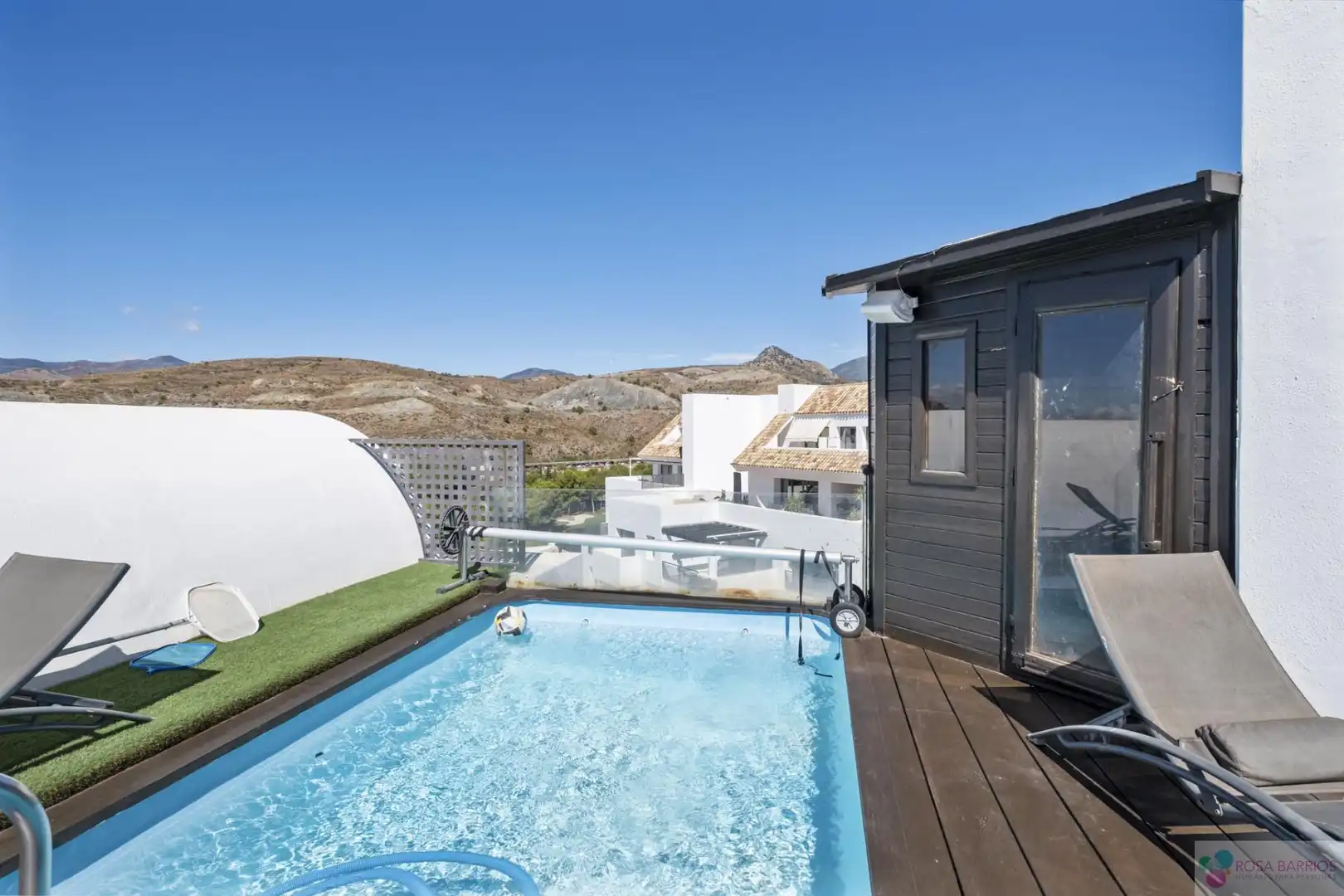 Penthouse with pool for sale in Benahavís pueblo
