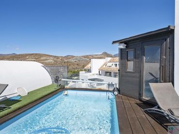 Ático con piscina en venta en Benahavís pueblo