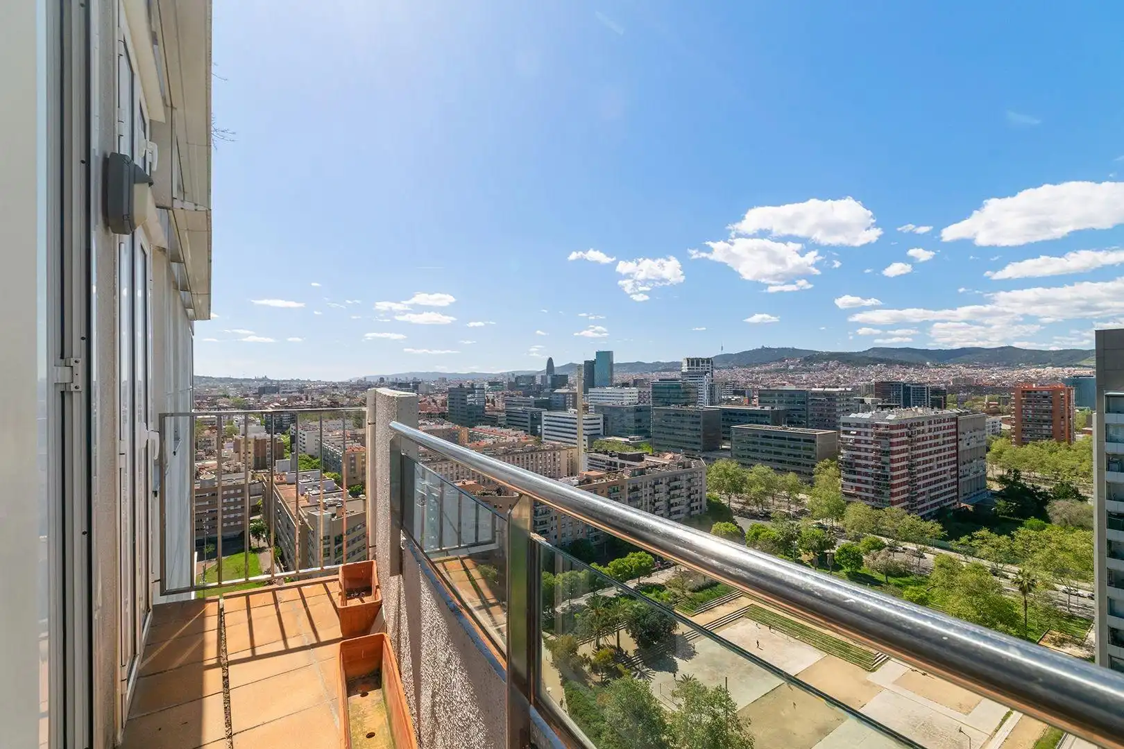 Außenansicht von Maisonette zum Verkauf in Barcelona mit Klimaanlage, Heizung und Privatgarten