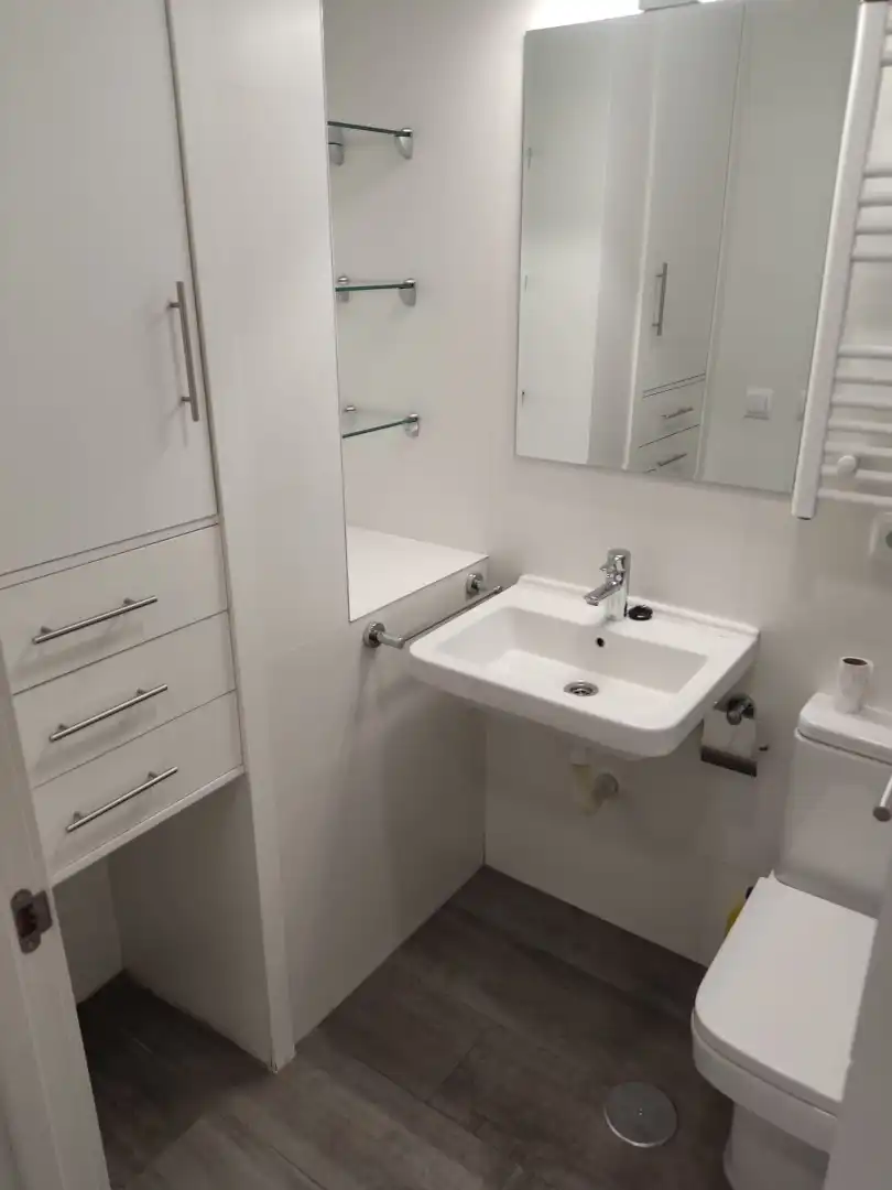 Bathroom of Flat for rent in Madrid  with Heating, Furnished and Washing machine