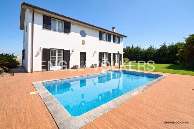 Casa-chalet en Venta en Barrio Liencres en Liencres