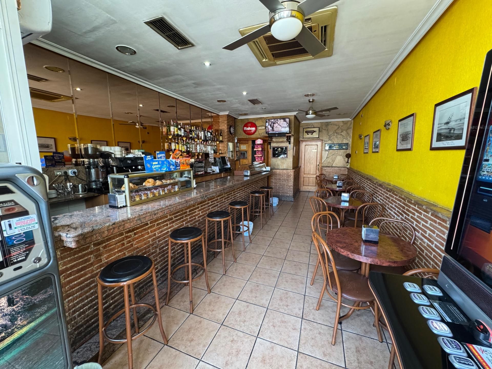 Premises for sale in Torrevieja  with Air Conditioner and Furnished