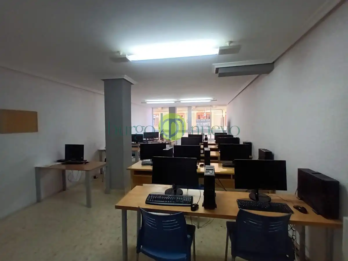 Büro zur Miete in León Capital  mit Heizung und Möbliert
