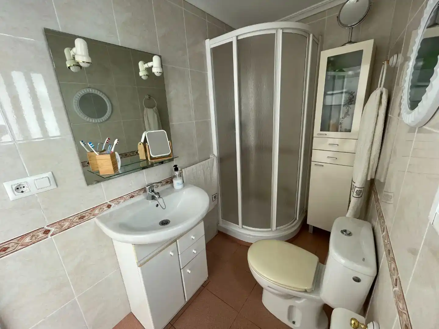 Baño de Casa adosada en venta en Fuentealbilla con Aire acondicionado, Trastero y Amueblado