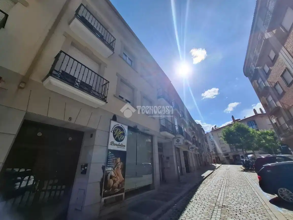 Vista exterior de Pis en venda en Ávila