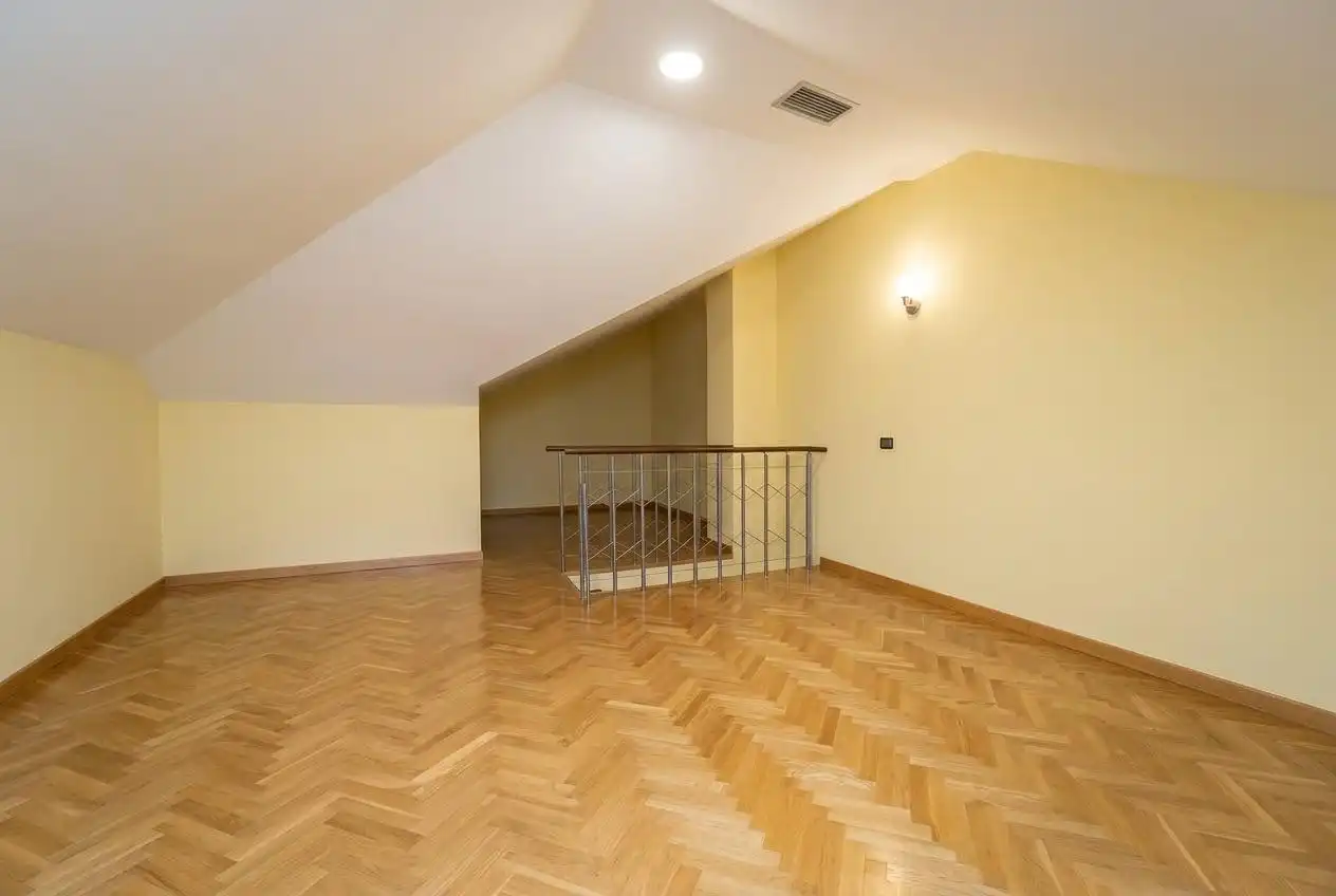 Maisonette zum Verkauf in Madrid mit Klimaanlage, Heizung und Terrasse