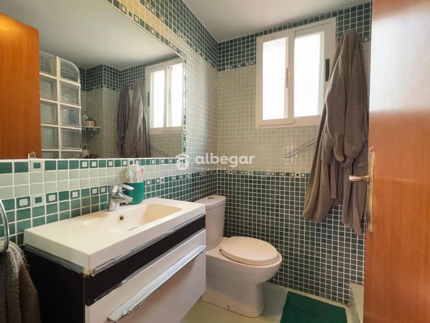 Bathroom of Flat for rent in Paterna  with Air Conditioner, Terrace and Furnished