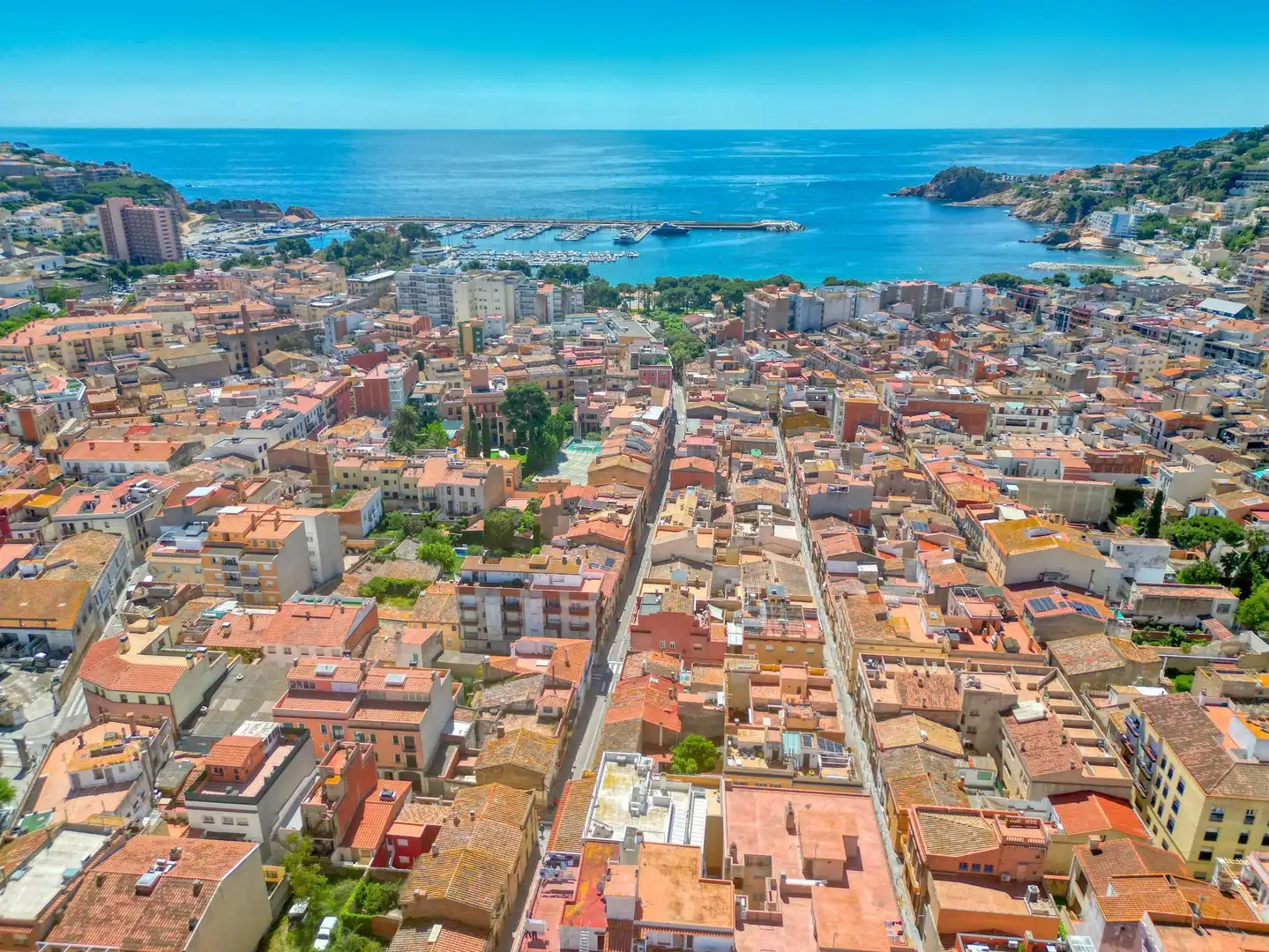 Außenansicht von Einfamilien-Reihenhaus zum Verkauf in Sant Feliu de Guíxols mit Klimaanlage, Heizung und Terrasse