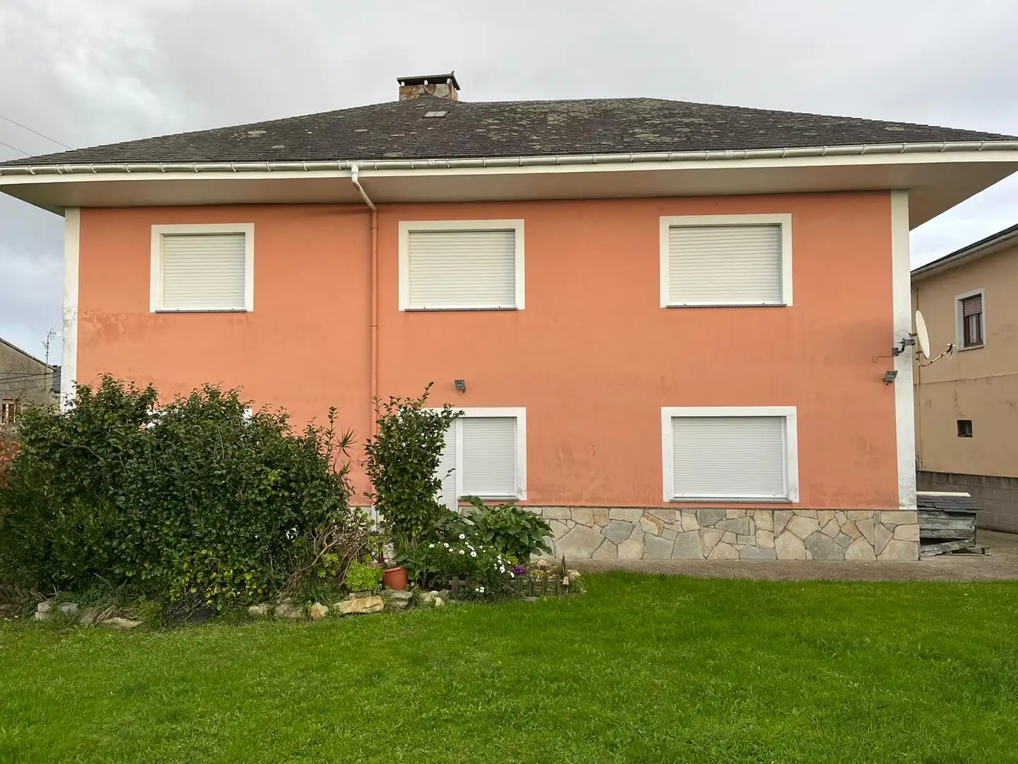 Vista exterior de Casa o xalet en venda en Castropol amb Calefacció, Jardí privat i Parquet