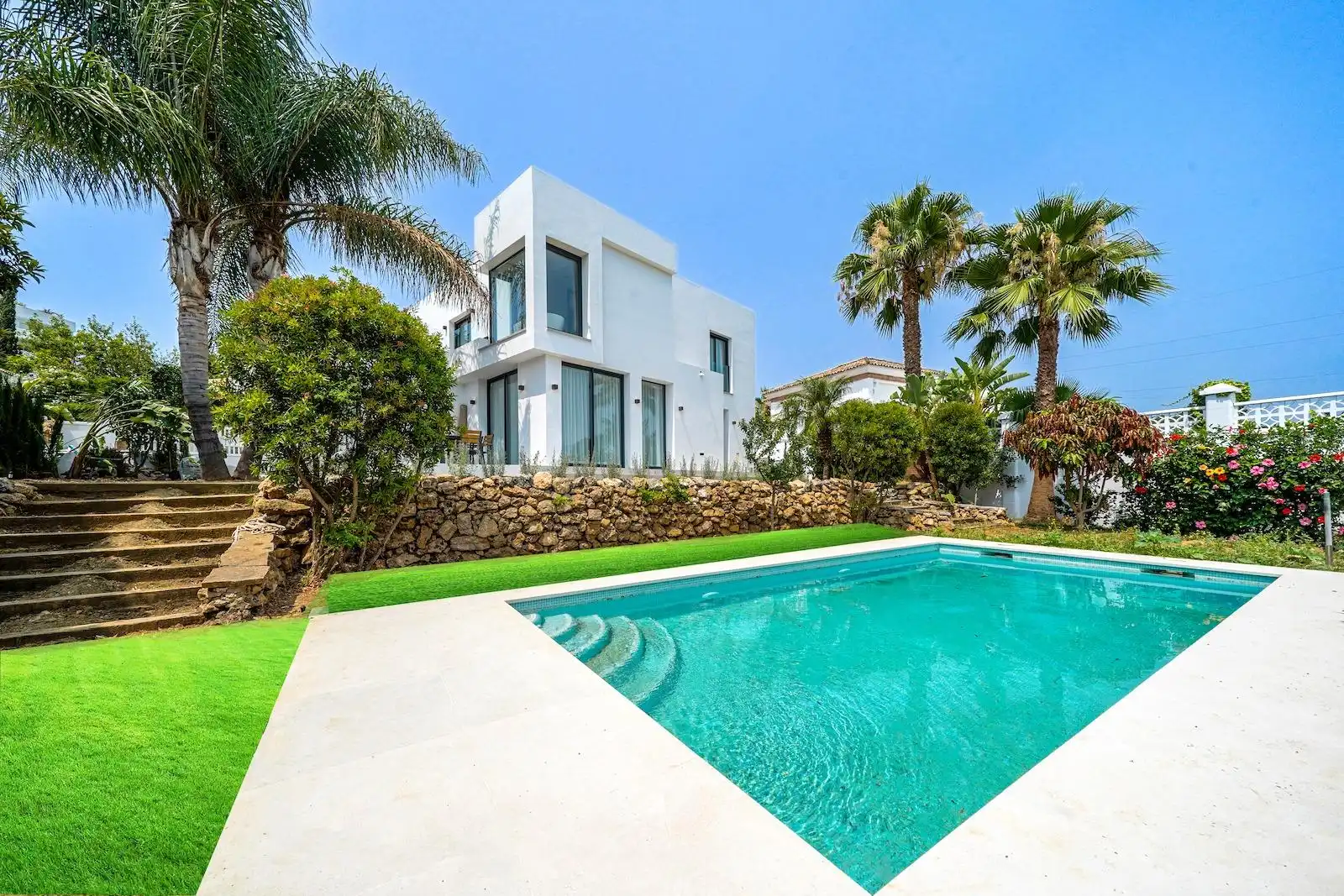 Detached house with pool for sale in Nueva Andalucía, imagen 4