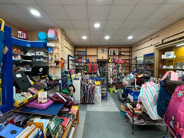 Local comercial en Alquiler en Plaza Jardines de la Abadía en Parque Ayala - Jardín de la Abadía - Huelín