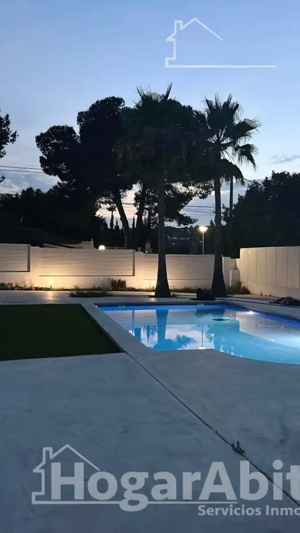 Piscina de Casa o chalet en venta en Chiva con Aire acondicionado, Calefacción y Jardín privado