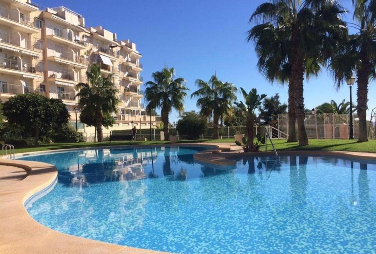 Piscina de Apartament en venda en El Campello amb Aire condicionat, Calefacció i Terrassa