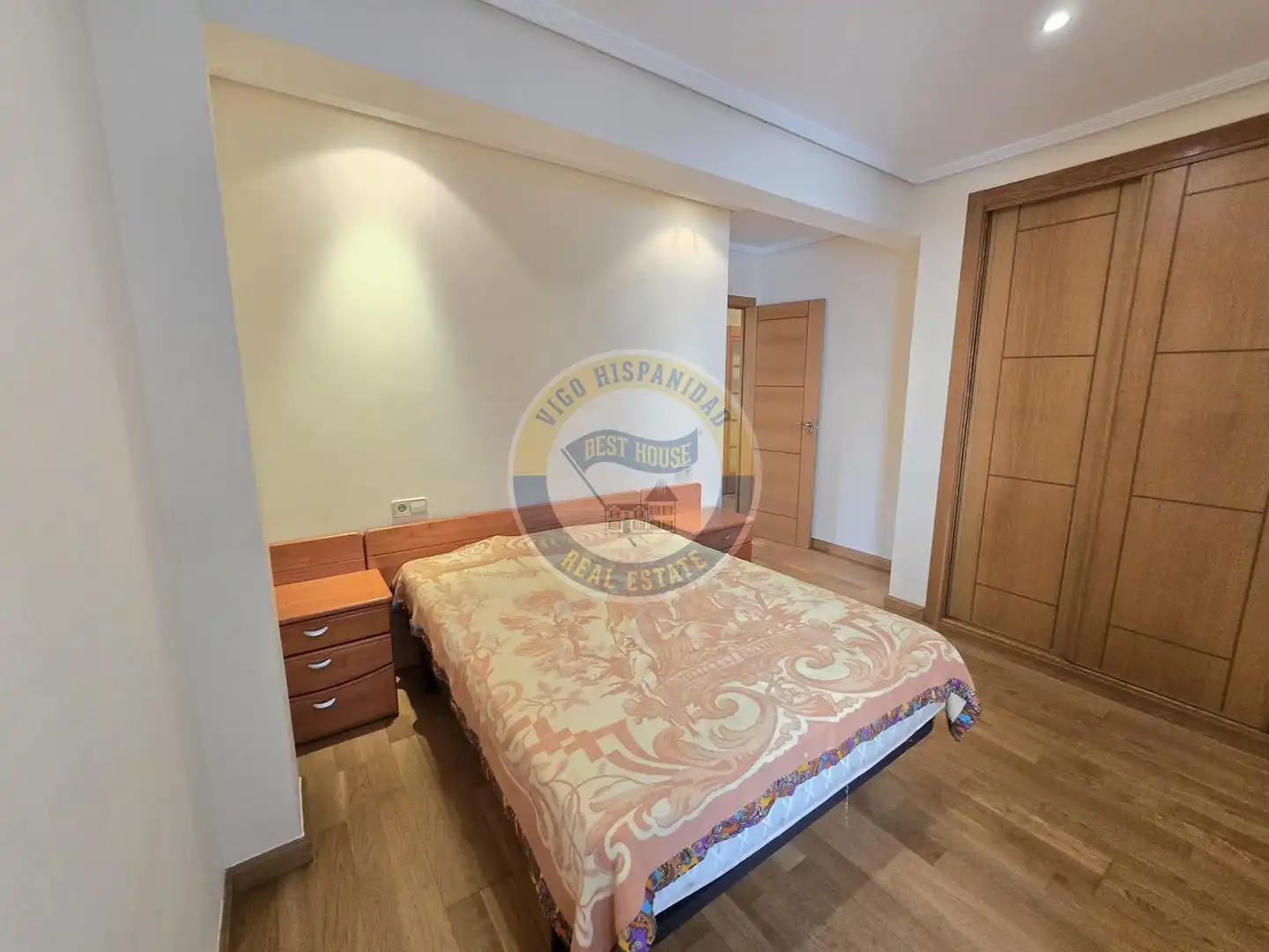 Schlafzimmer von Wohnung zur Miete in Vigo  mit Heizung, Parkett und Möbliert