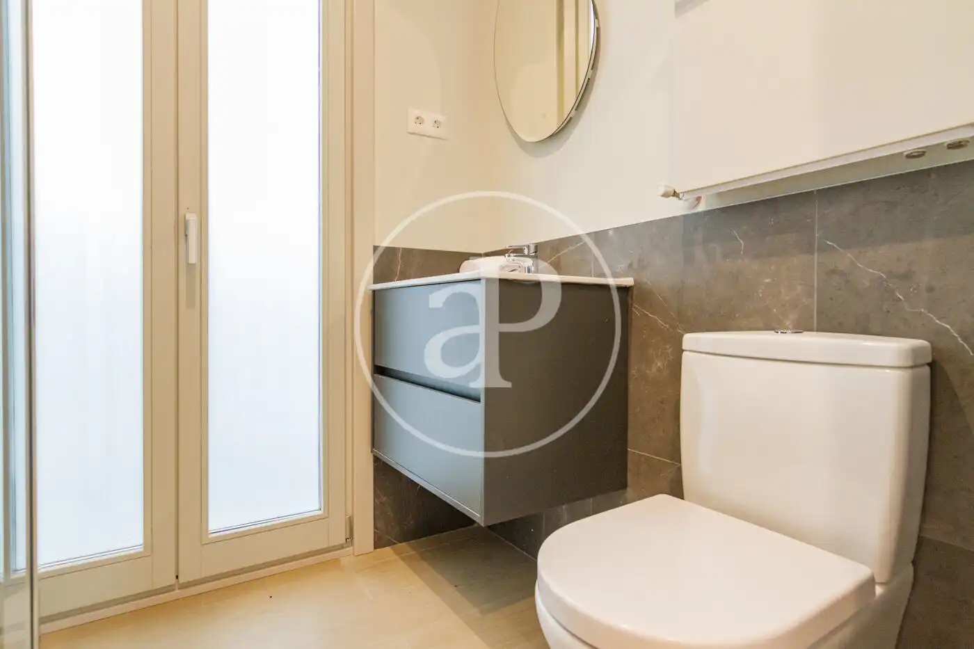 Bathroom of Flat for rent in Madrid  with Air Conditioner, Heating and Furnished