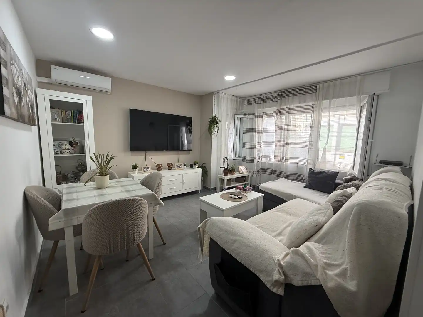 Wohnzimmer von Wohnungen zum Verkauf in Roses mit Klimaanlage, Heizung und Möbliert