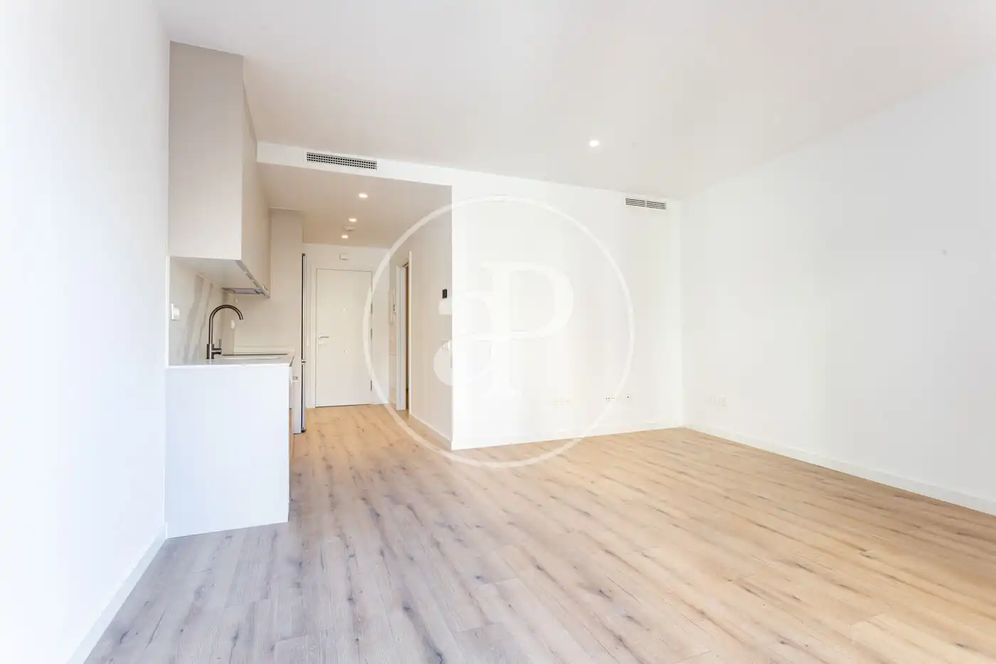 Exterior view of Flat for rent in  Barcelona Capital  with Air Conditioner, Heating and Terrace