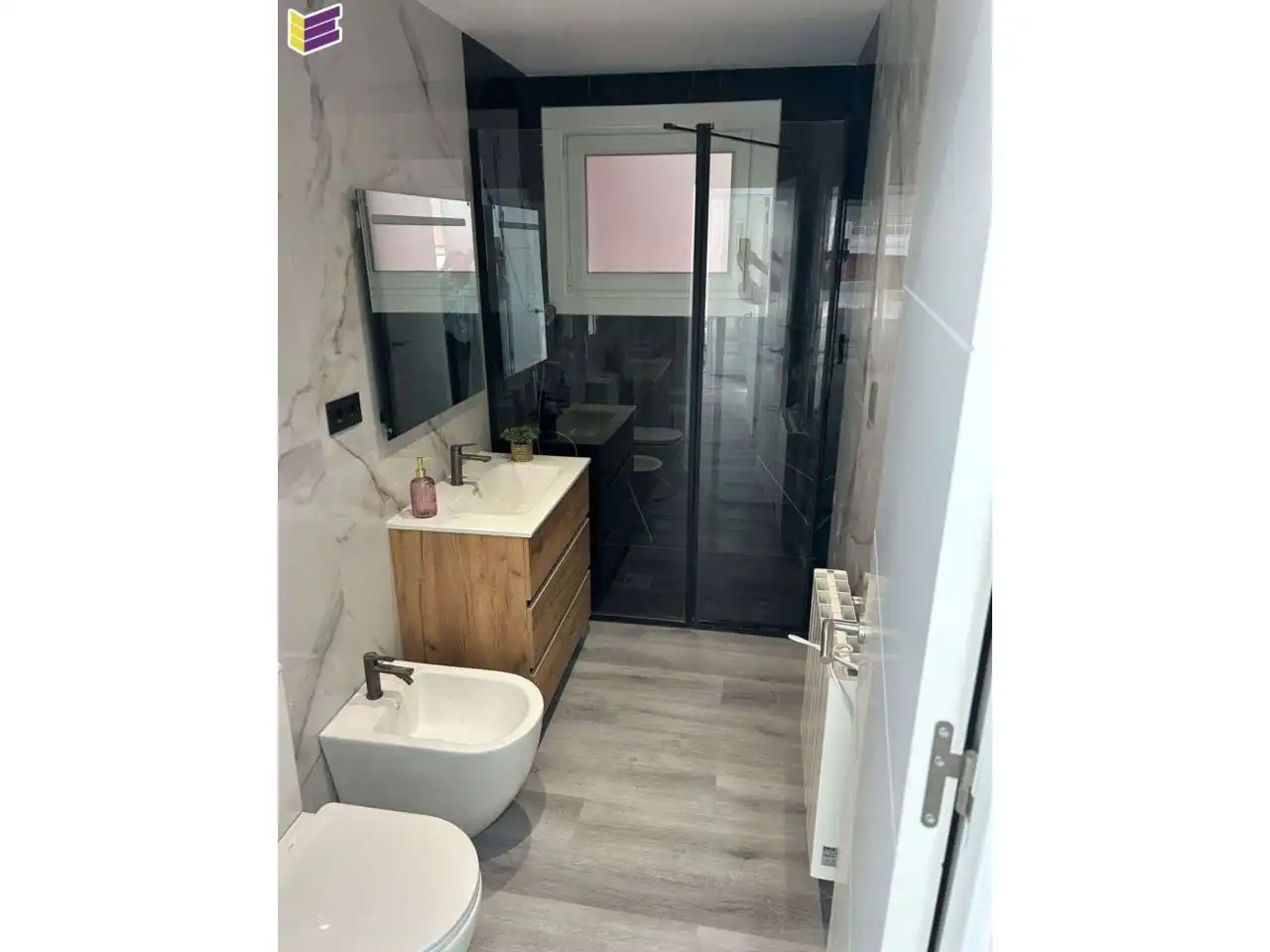 Bany de Pis en venda en Vigo  amb Calefacció i Terrassa