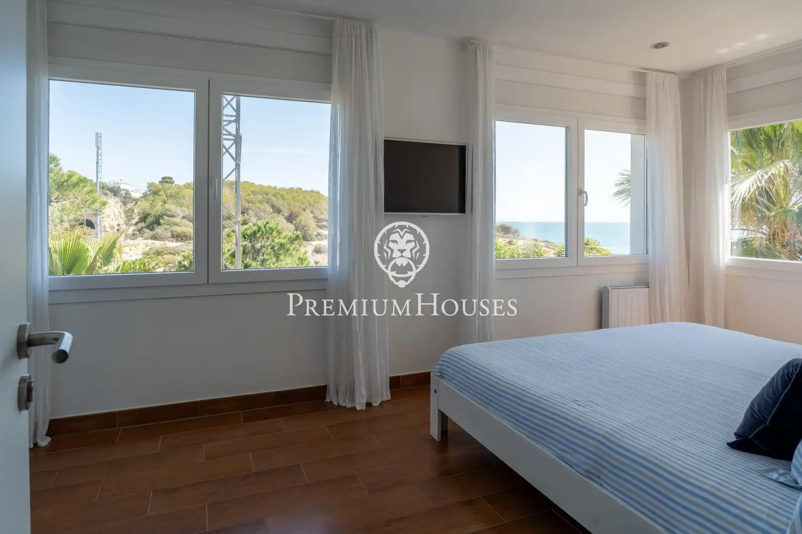 Bedroom of Houses for sale in Vilanova i la Geltrú  with Air Conditioner, Heating and Private garden