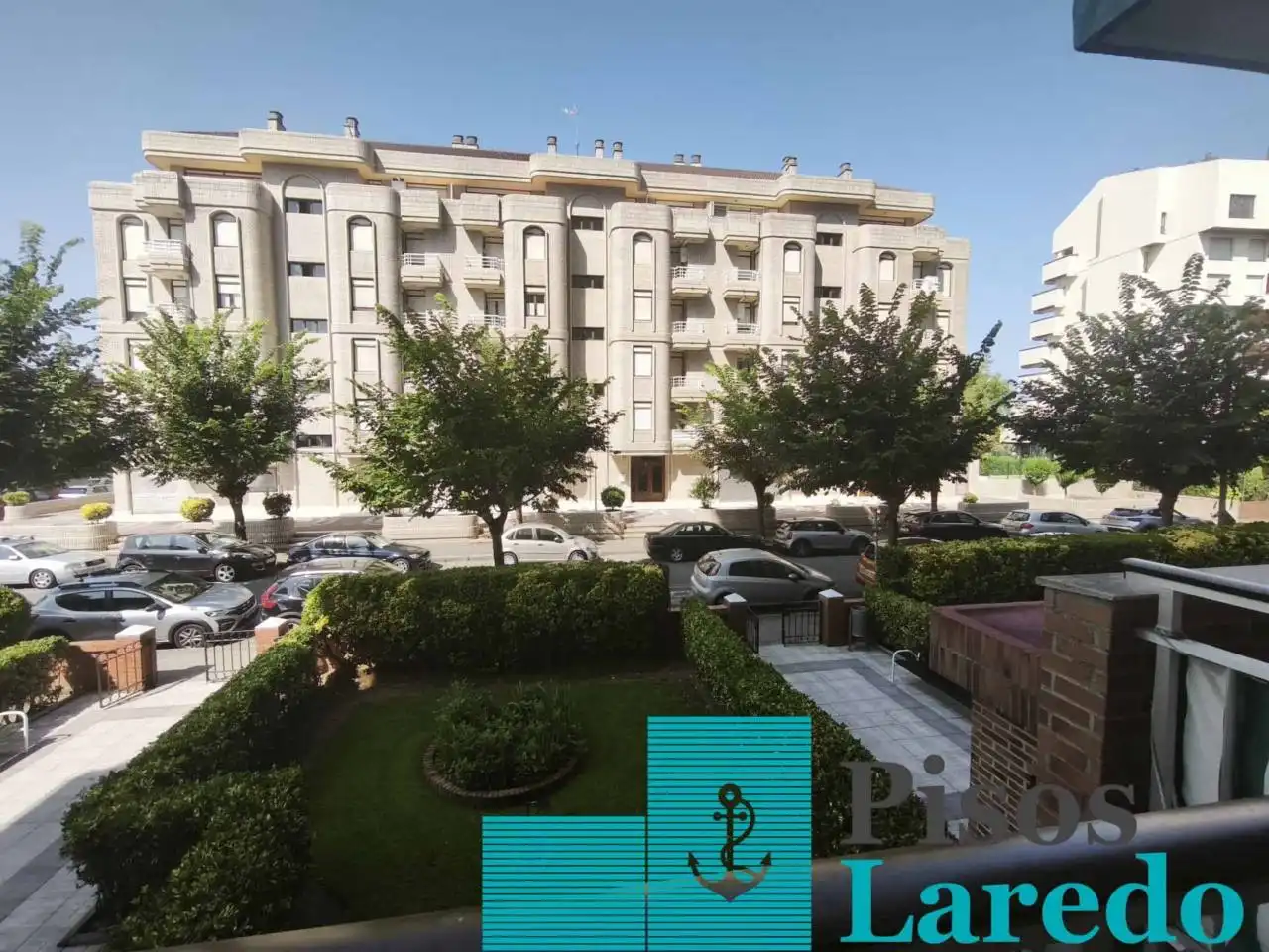 Vista exterior de Piso en venta en Laredo