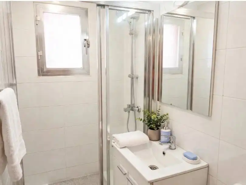 Bathroom of Flat for sale in Alcorcón  with Air Conditioner