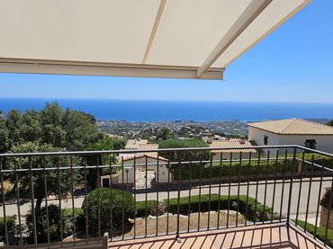 Penthouse with balcony for sale in Carrer del Mirador