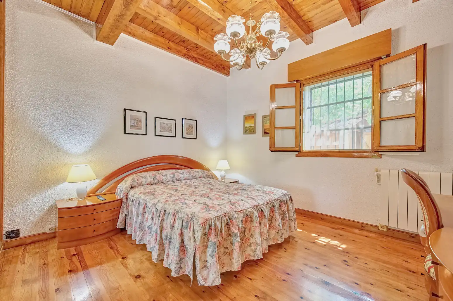 Schlafzimmer von Haus oder Chalet zum Verkauf in Aranguren mit Klimaanlage, Heizung und Privatgarten