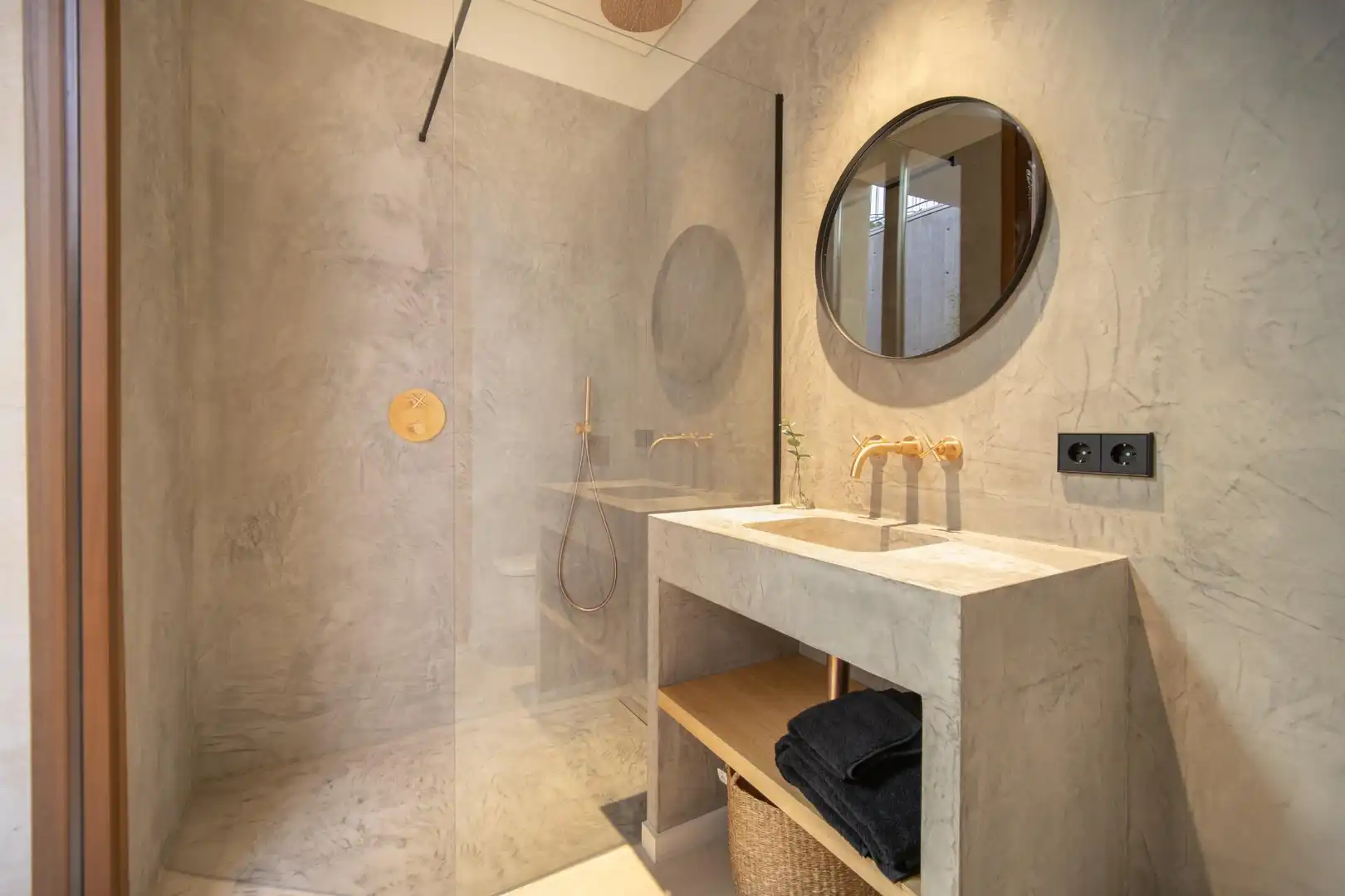 Bathroom of Houses for sale in Campanet  with Air Conditioner, Heating and Furnished