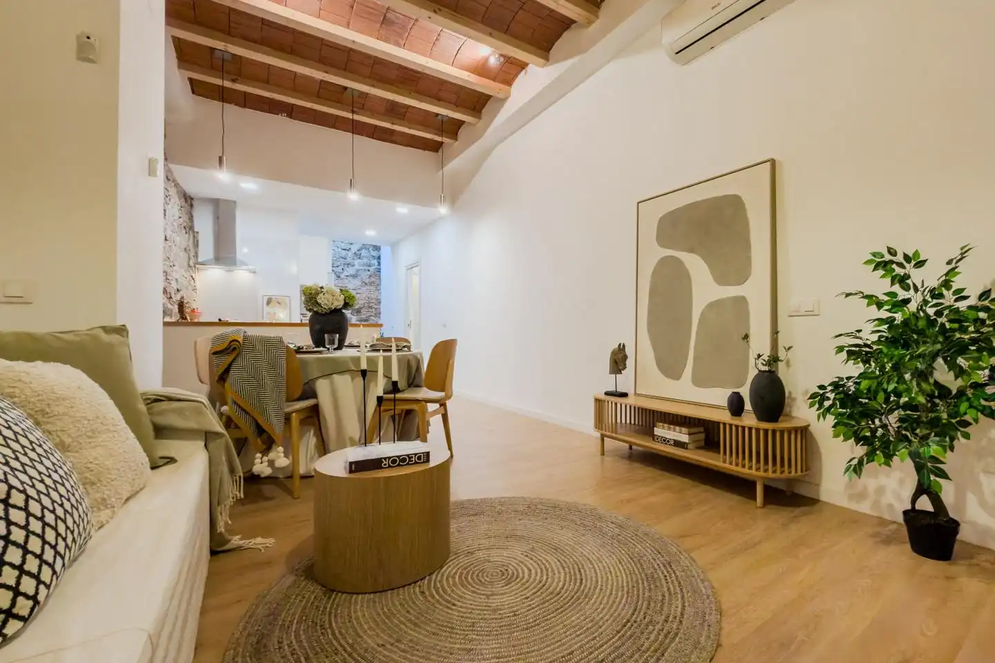 Sala de estar de Dúplex en venta en Barcelona con Aire acondicionado y Amueblado