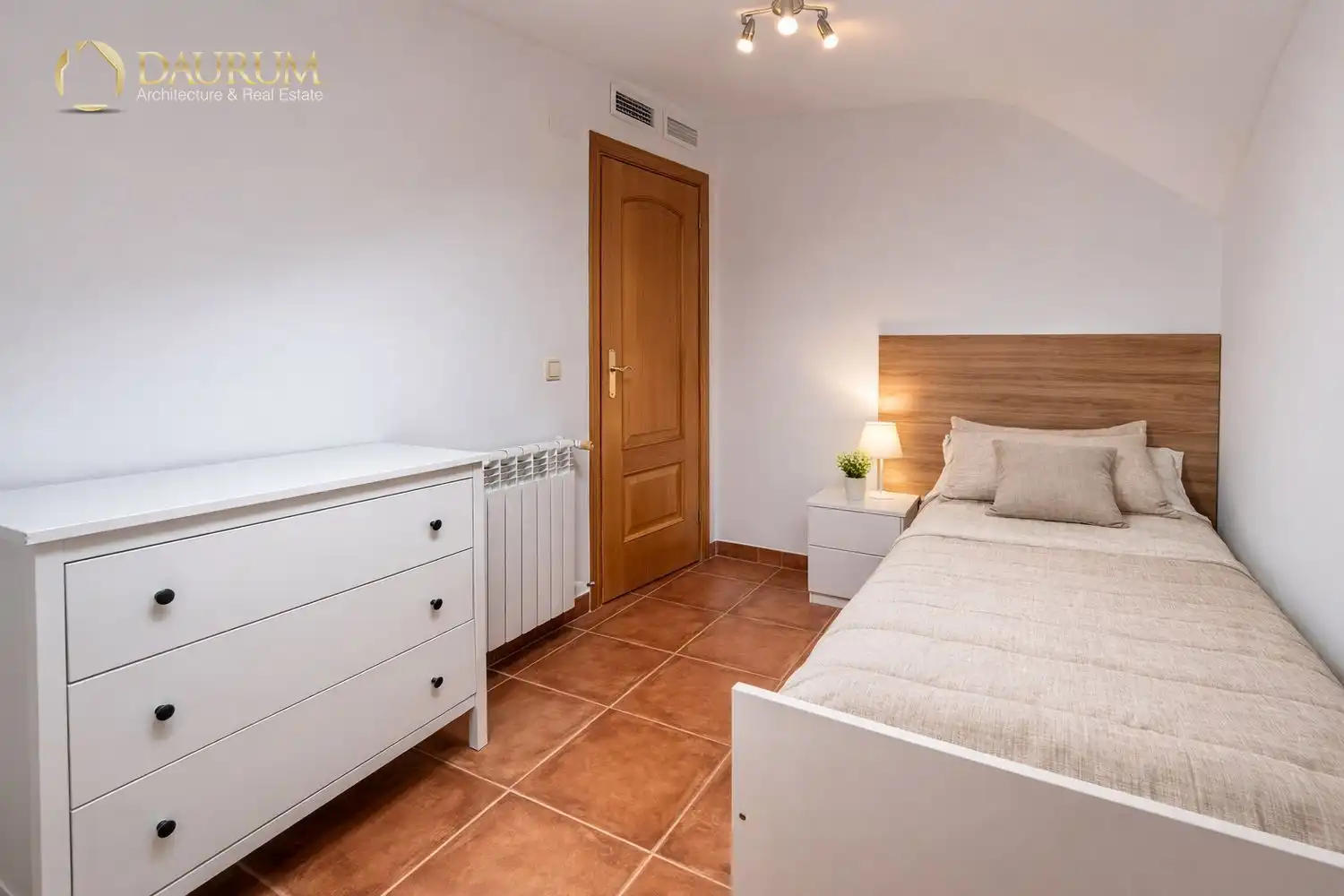Dormitori de Casa adosada en venda en Sagunto / Sagunt amb Calefacció, Terrassa i Traster