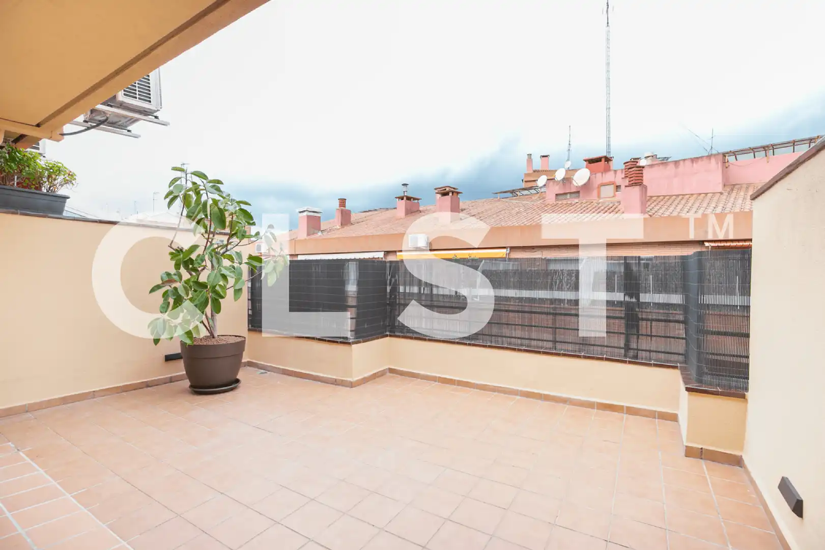 Attic for rent in Carrer de Ballester, El Putget i el Farró