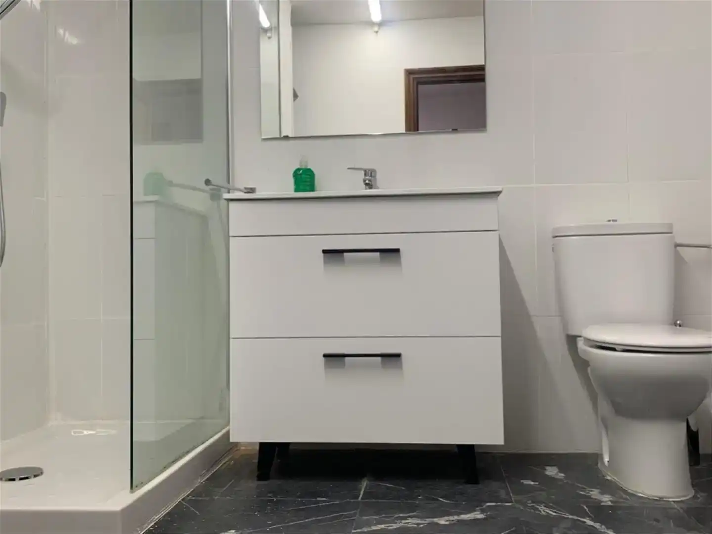 Badezimmer von Wohnung zur Miete in León Capital  mit Balkon