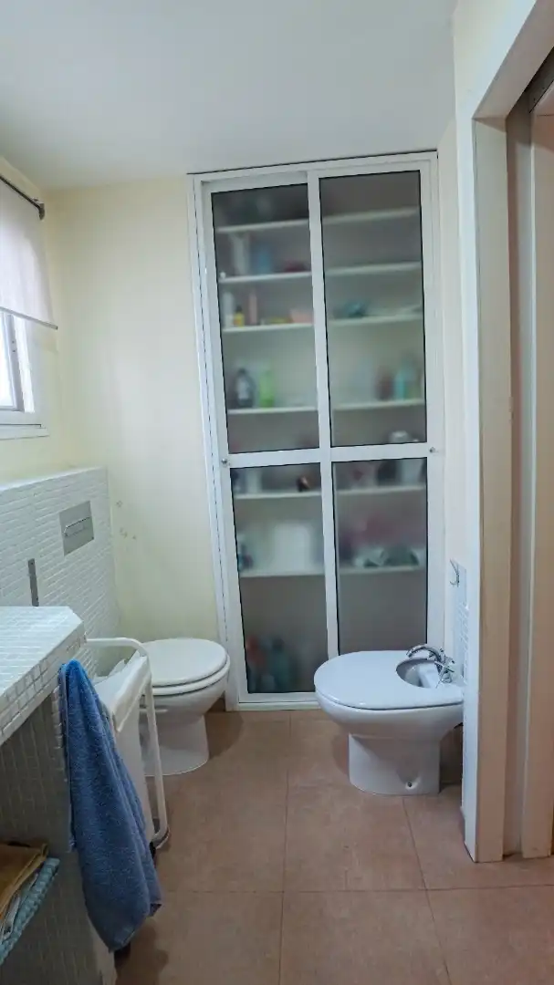 Bathroom of Flat for sale in Sevilla  with Air Conditioner and Balcony