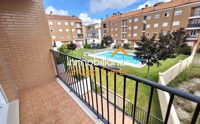 Vista exterior de Apartament en venda en Santo Domingo de la Calzada amb Terrassa i Piscina