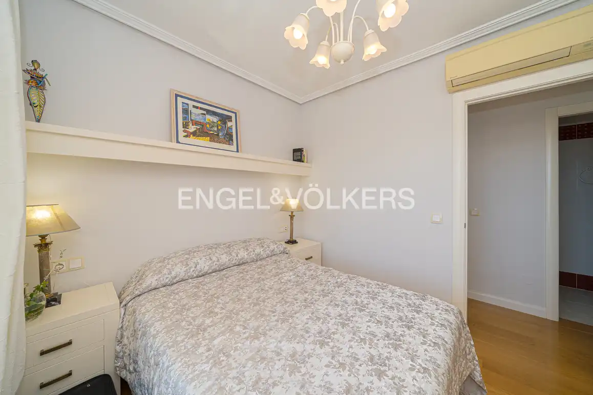 Habitación de Apartamento en venta en Benidorm con Aire acondicionado, Trastero y Amueblado